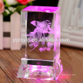 beau cube de cristal laser 3D avec base de lumière LED pour cadeau d&#39;anniversaire et faveurs de décoration de chambre